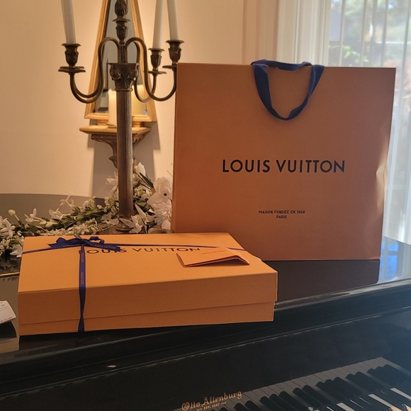 SOLD Louis Vuitton Monogram Fleece Jacket 38. Fabulous!!! - Picture 15 of 15